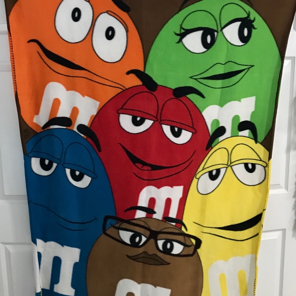 M&M 2013 blanket throw 50 x 60“. Uber soft.